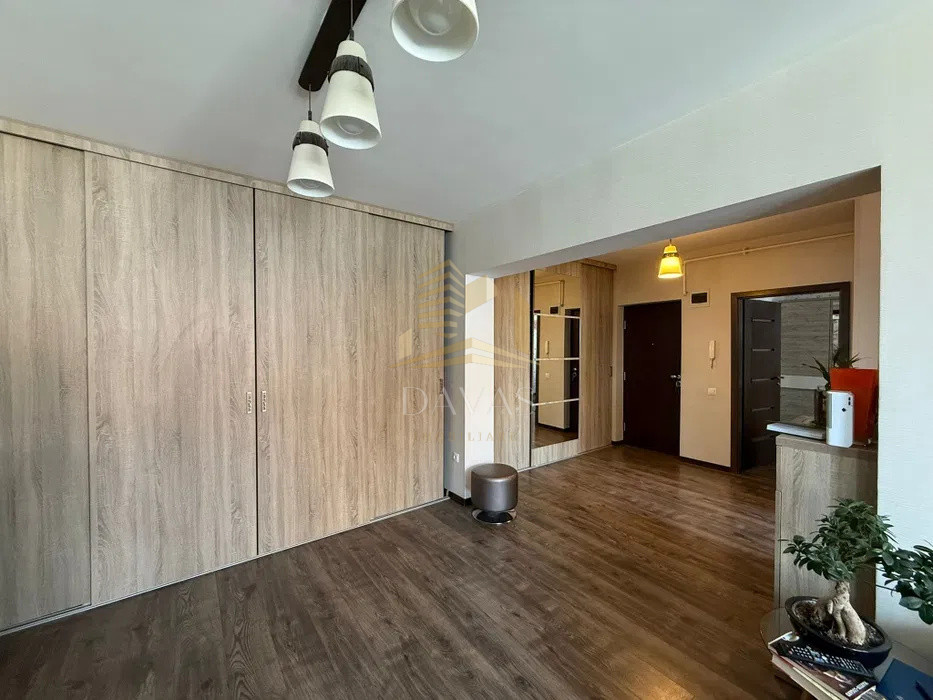 Apartament 3 camere semidecomandat+2parcari subterane incluse | Andrei Mureșanu 