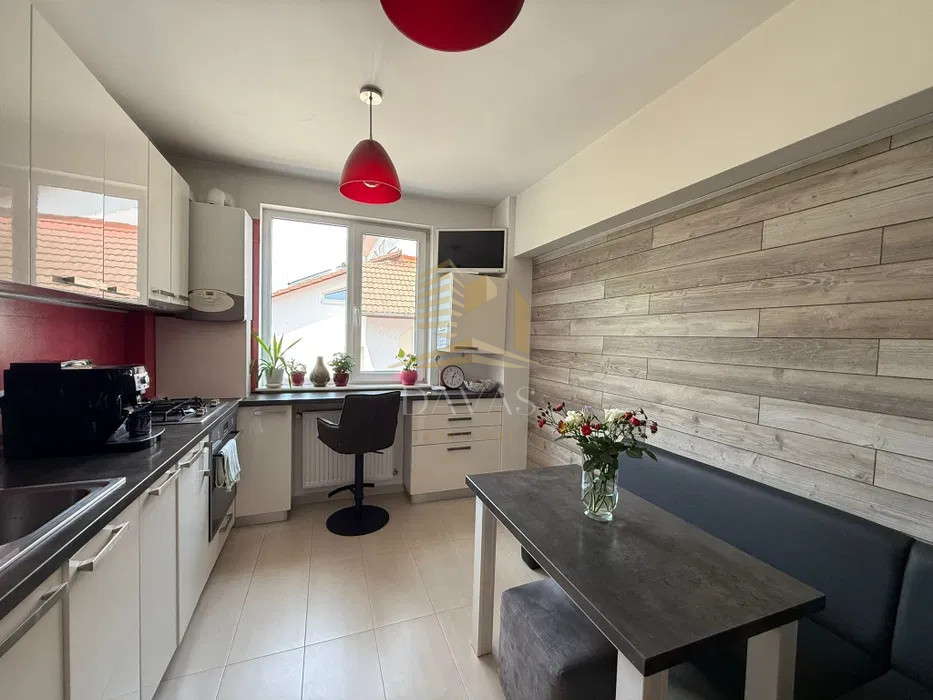 Apartament 3 camere semidecomandat+2parcari subterane incluse | Andrei Mureșanu 