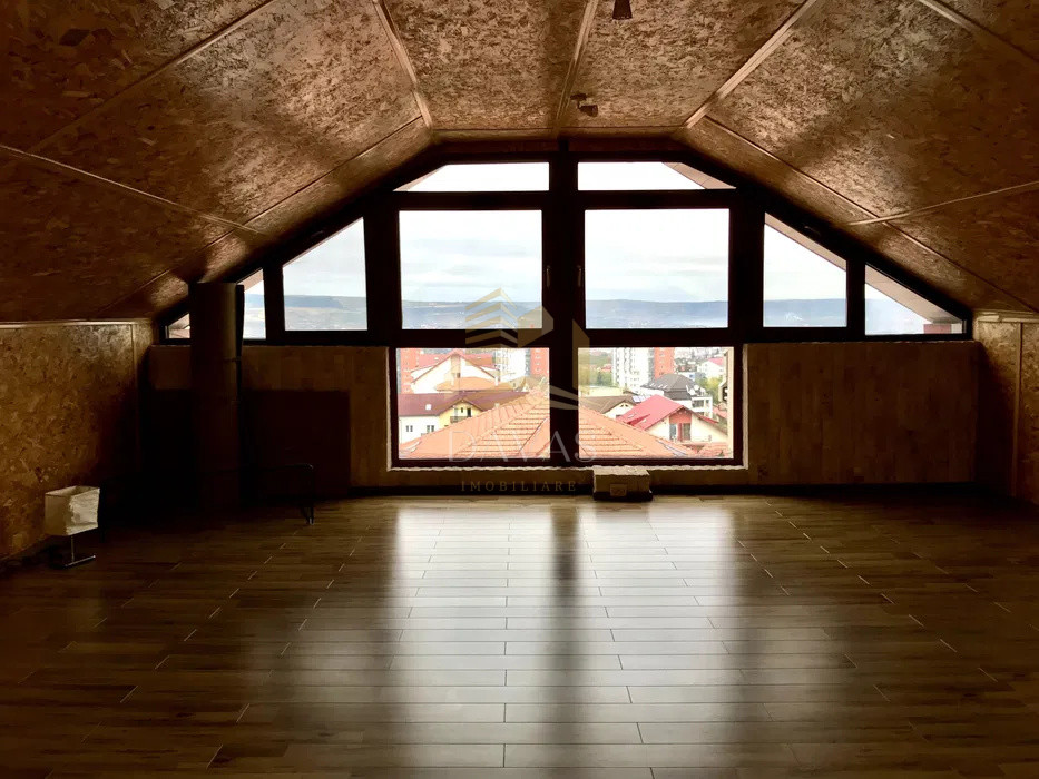 Penthouse |LUX| pe 3 nivele  210 mp garaj+ 3 locuri de parcare incluse in preț