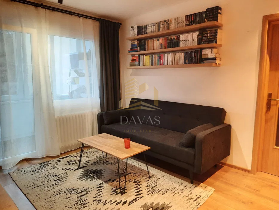 Apartament 3 camere semidecomandate Grigorescu | Etaj intermediar | Parcare 