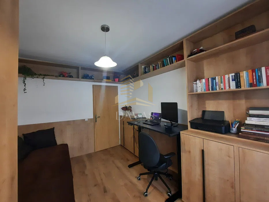 Apartament 3 camere semidecomandate Grigorescu | Etaj intermediar | Parcare 