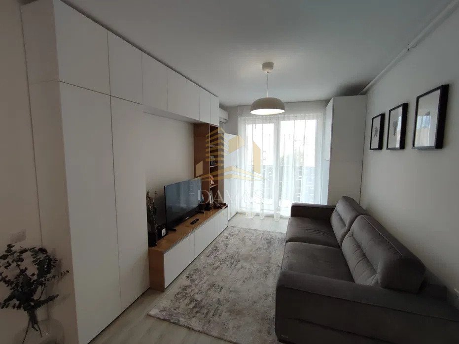 Apartament 3 camere semidecomandat modern | Central | Parcare subterana