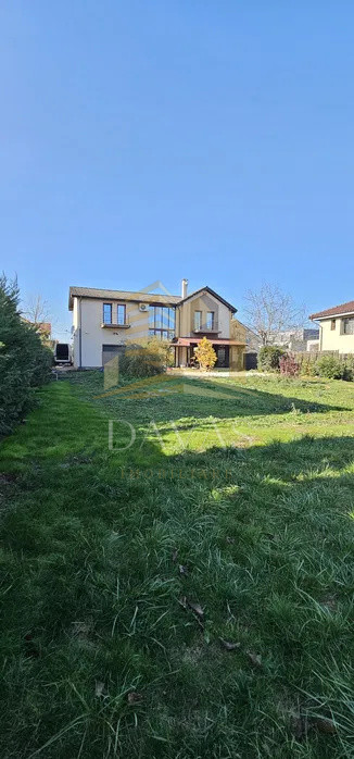 Casa de Vânzare  6 camere 350mp | 1.300 mp Teren | Europa