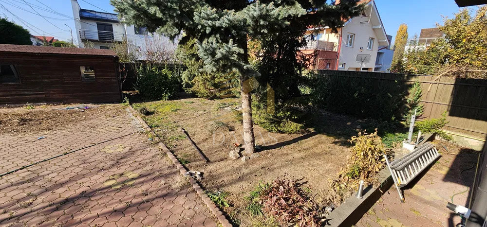 Casa de Vânzare  6 camere 350mp | 1.300 mp Teren | Europa