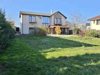 Casa de Vânzare  6 camere 350mp | 1.300 mp Teren | Europa