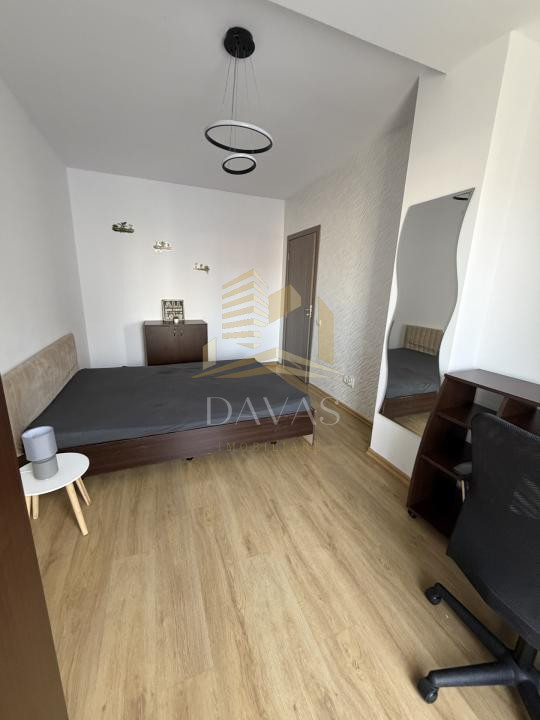 Apartament 3 camere semidecomandat de închiriat  + Parcare inclusa | Centru 