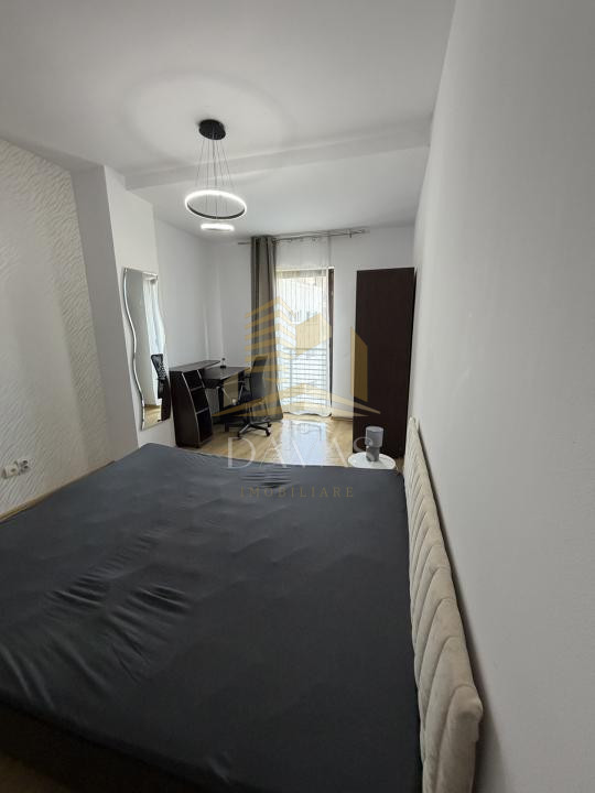 Apartament 3 camere semidecomandat de închiriat  + Parcare inclusa | Centru 
