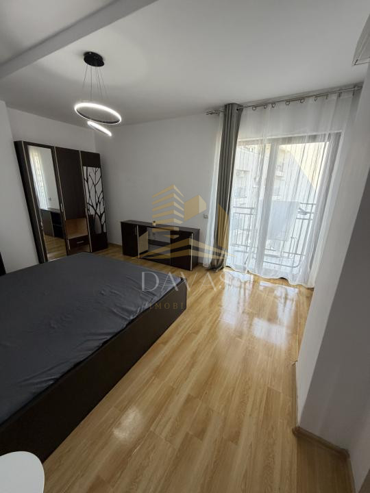 Apartament 3 camere semidecomandat de închiriat  + Parcare inclusa | Centru 