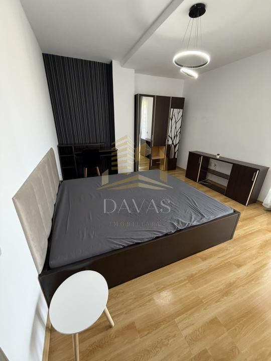 Apartament 3 camere semidecomandat de închiriat  + Parcare inclusa | Centru 