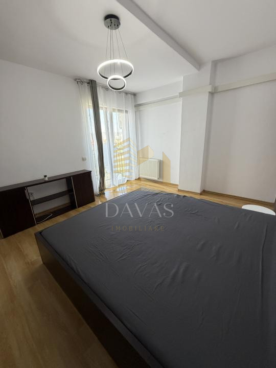 Apartament 3 camere semidecomandat de închiriat  + Parcare inclusa | Centru 