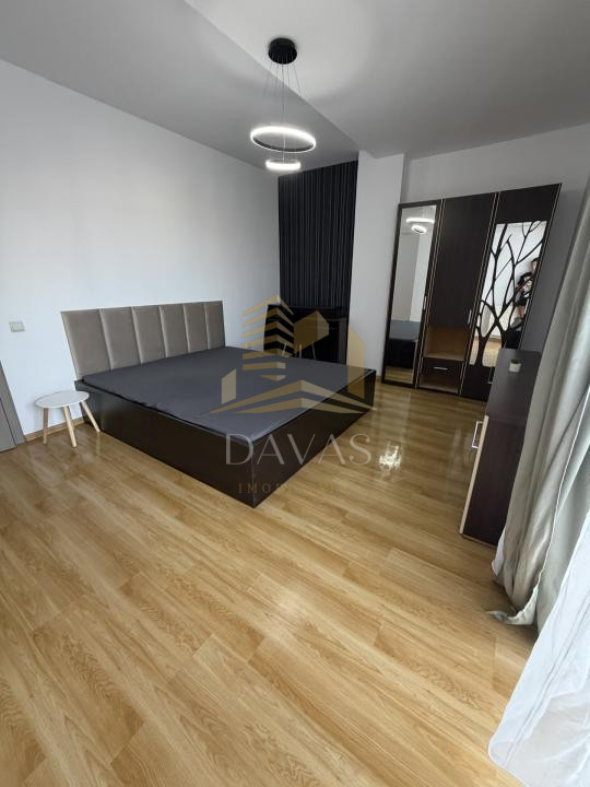 Apartament 3 camere semidecomandat de închiriat  + Parcare inclusa | Centru 