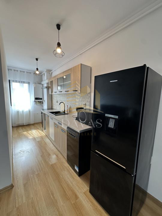 Apartament 3 camere semidecomandat de închiriat  + Parcare inclusa | Centru 
