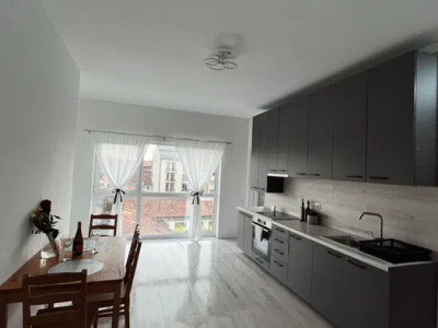 Apartament 3 camere semidecomandat de închiriat | Zona Gării | Modern