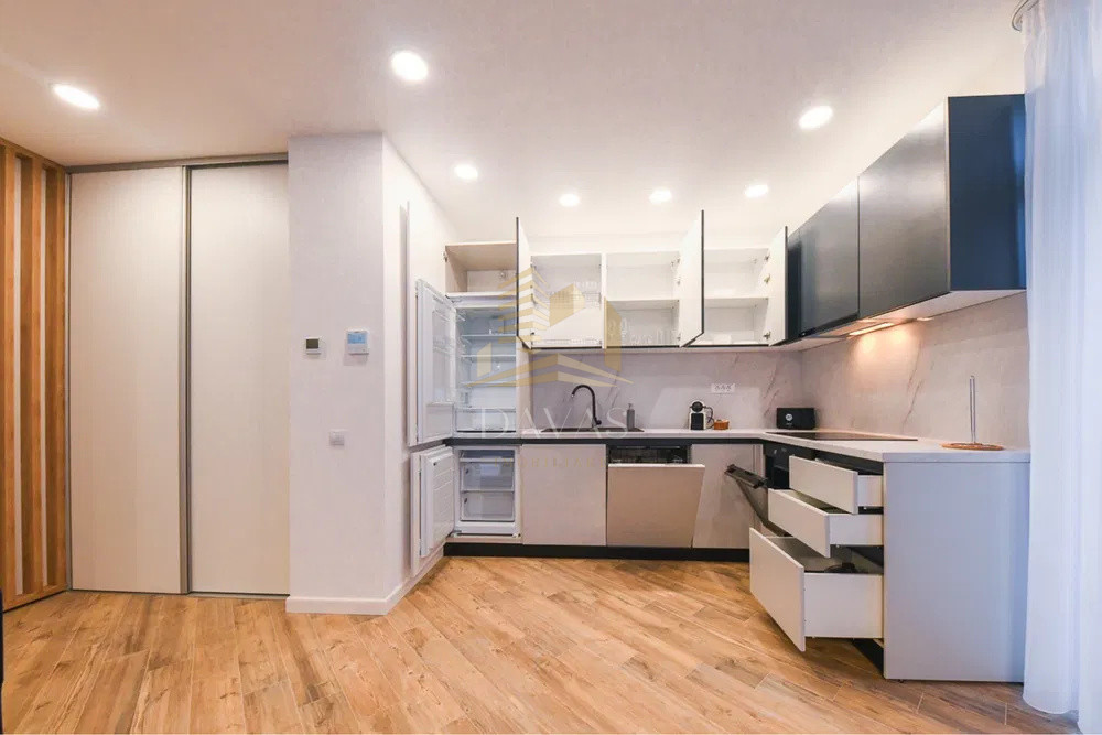 Apartament 2 camere ultrafinisat semidecomandat+Parcare subterana| Central | UMF