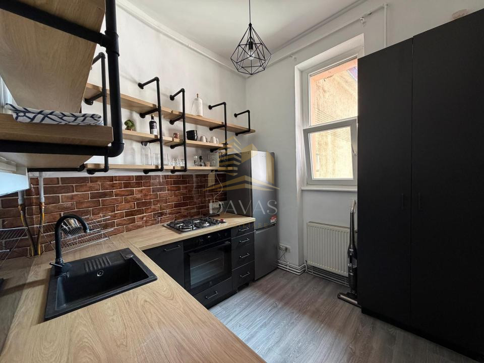 Apartament 3 camere semidecomandat ultrafinisat | Centru | UMF