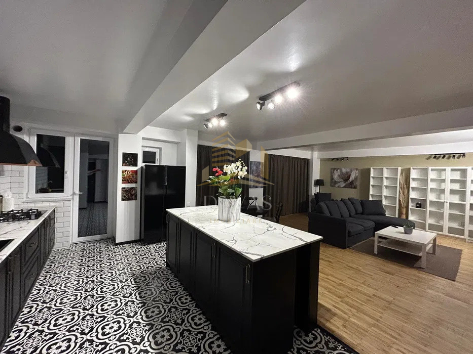 Apartament ultrafinisat 3 camere de vânzare semidecomandat | Andrei Mureșanu 