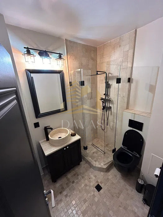 Apartament ultrafinisat 3 camere de vânzare semidecomandat | Andrei Mureșanu 