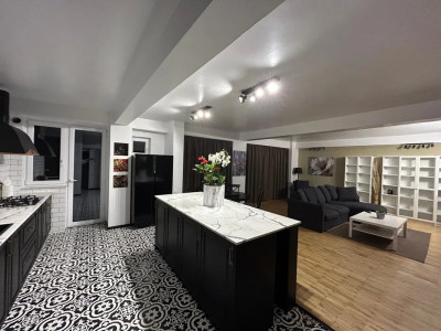 Apartament ultrafinisat 3 camere de vânzare semidecomandat | Andrei Mureșanu 