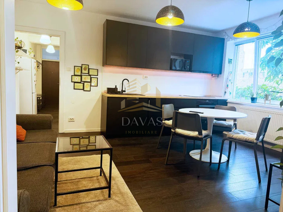 Apartament 3 camere semidecomandat de vânzare | Horea | Parcare primărie| Modern