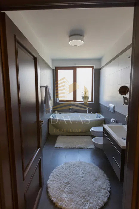 Apartament deosebit 3 camere 2 nivele in vila decomandat|Parcare |Terasa|Europa 