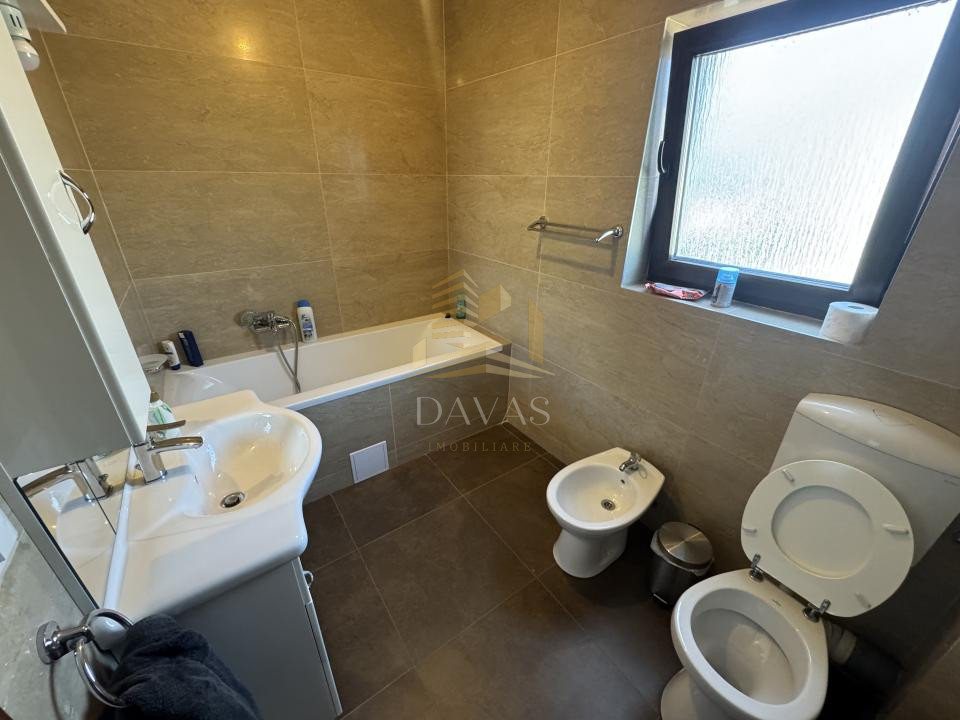 Duplex de vânzare 250mp utili | Teren | 6 camere | Parcare | Dambu Rotund