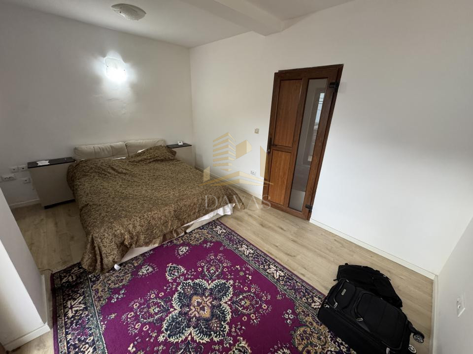 Casa individuală  de inchirat 4 camere decomandat | 4 parcări | Curte