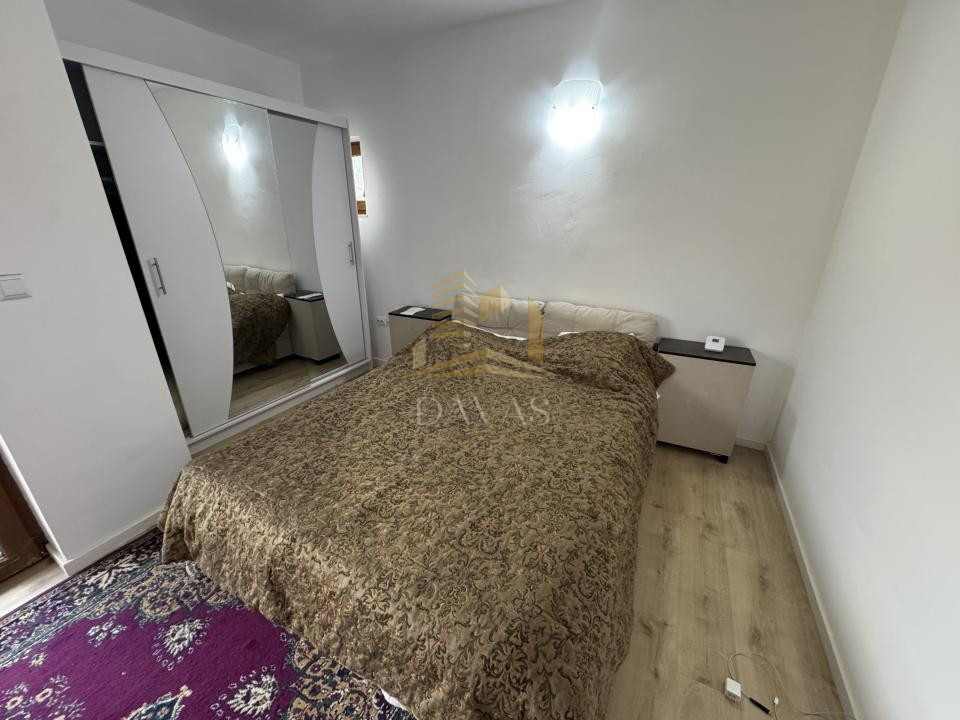 Casa individuală  de inchirat 4 camere decomandat | 4 parcări | Curte