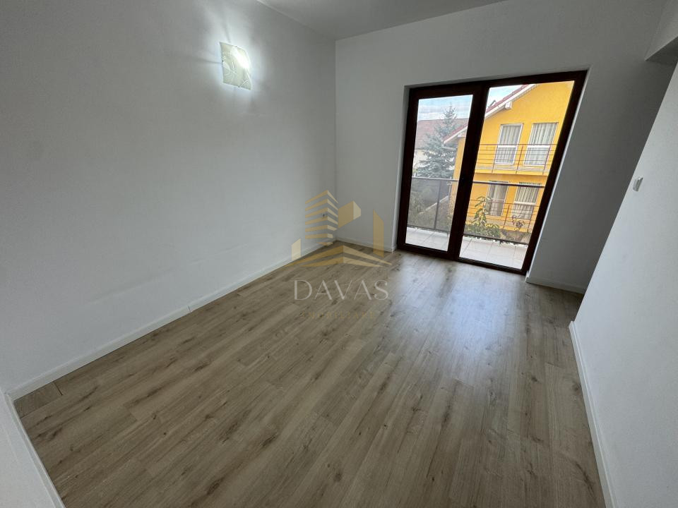 Casa individuală  de inchirat 4 camere decomandat | 4 parcări | Curte