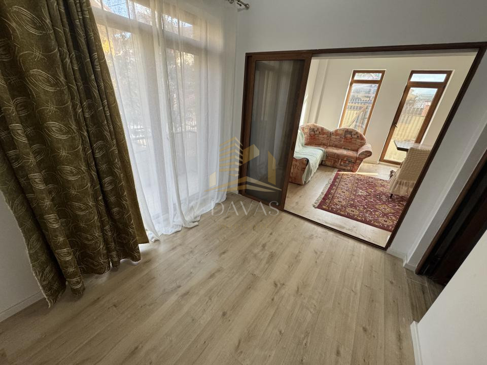 Casa individuală  de inchirat 4 camere decomandat | 4 parcări | Curte