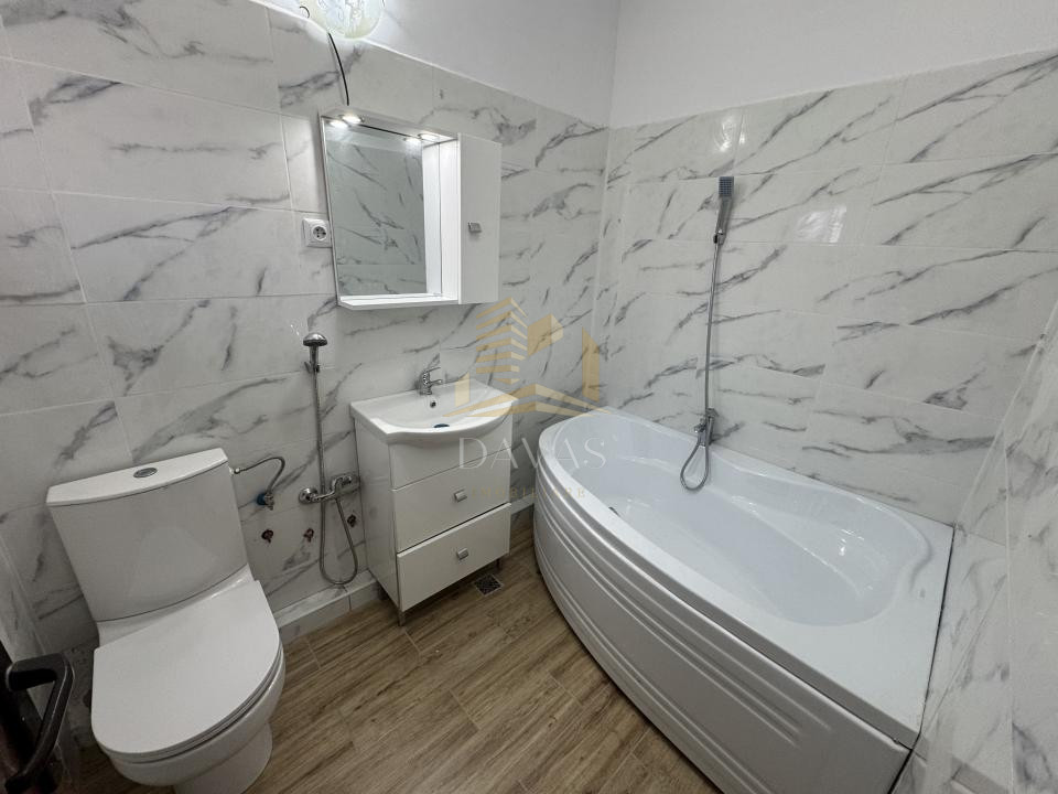 Casa individuală  de inchirat 4 camere decomandat | 4 parcări | Curte