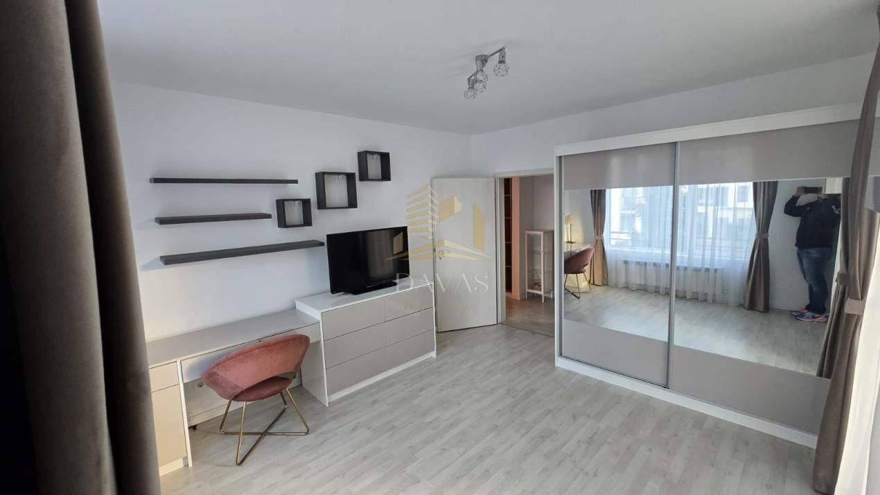 Apartament 3 camere semidecomandat Ultrafinisat |Terasa| Parcare|Andrei Mureșanu