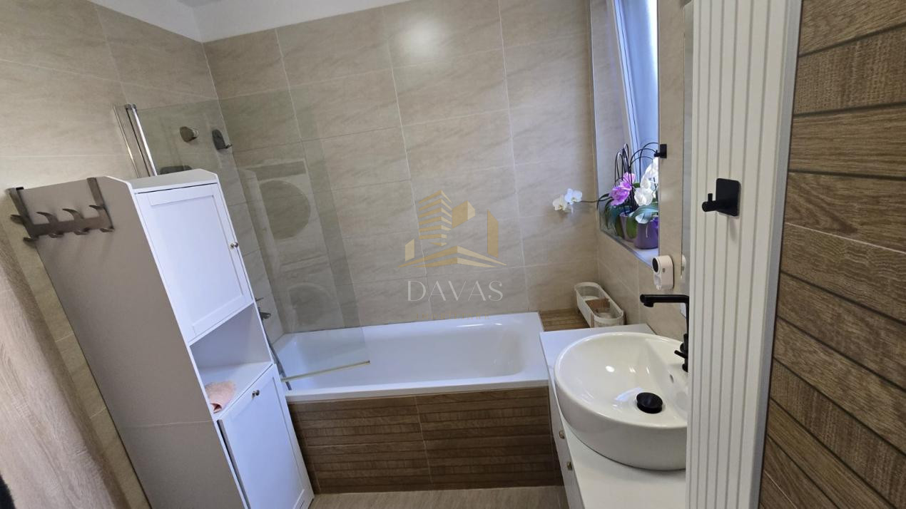 Apartament 3 camere semidecomandat Ultrafinisat |Terasa| Parcare|Andrei Mureșanu