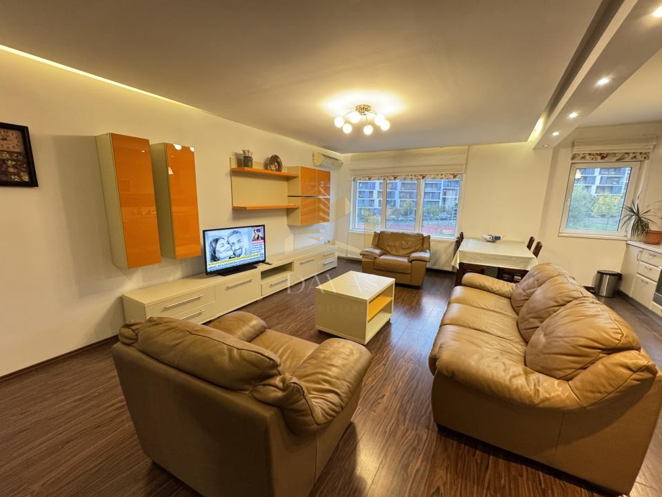 Apartament 4 camere semidecomandat+2parcai incluse in pret | Buna ziua | Boxa