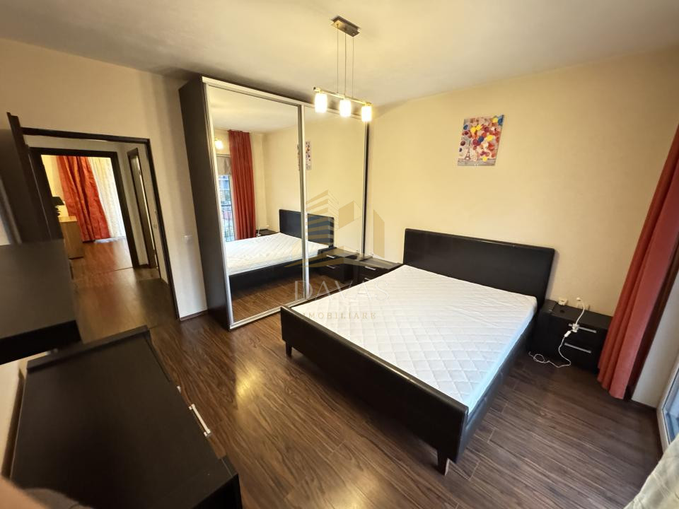 Apartament 4 camere semidecomandat+2parcai incluse in pret | Buna ziua | Boxa