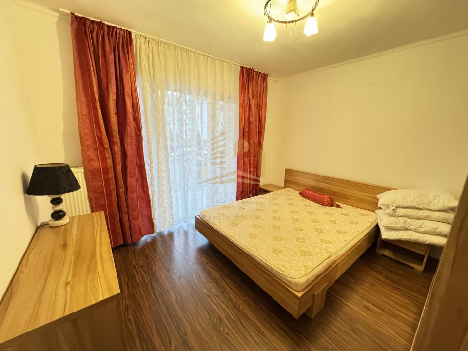 Apartament 4 camere semidecomandat+2parcai incluse in pret | Buna ziua | Boxa