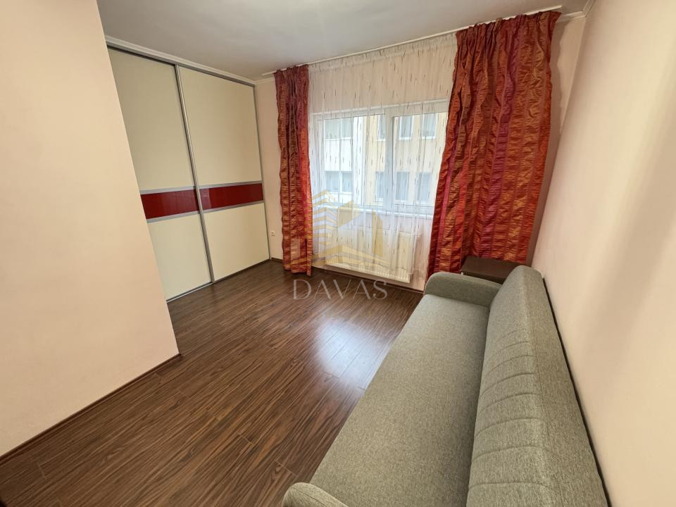 Apartament 4 camere semidecomandat+2parcai incluse in pret | Buna ziua | Boxa