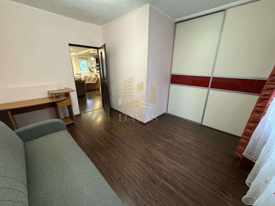 Apartament 4 camere semidecomandat+2parcai incluse in pret | Buna ziua | Boxa