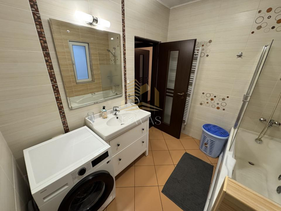 Apartament 4 camere semidecomandat+2parcai incluse in pret | Buna ziua | Boxa