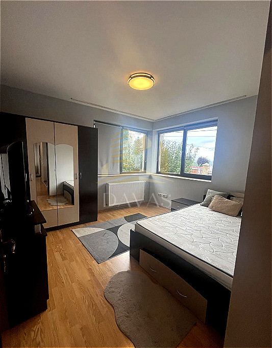Apartament 3 camere semidecomandat+2 locuri de parcare | Europa | 