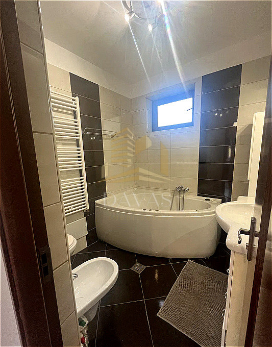 Apartament 3 camere semidecomandat+2 locuri de parcare | Europa | 