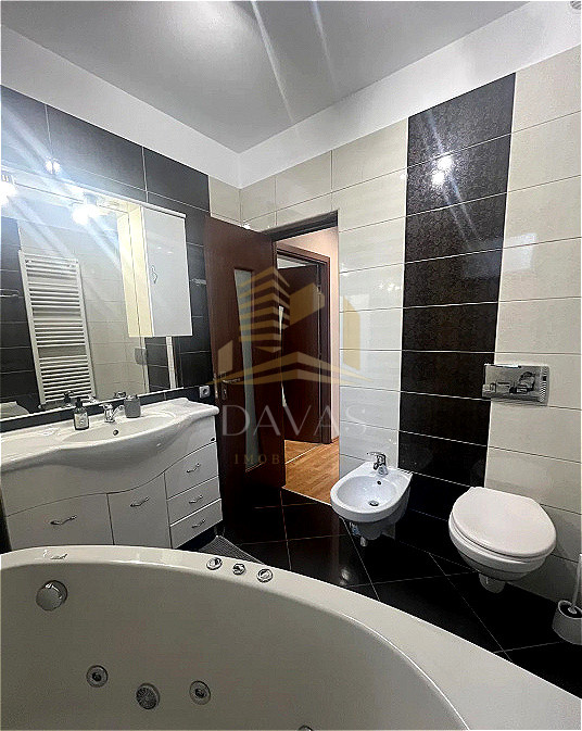 Apartament 3 camere semidecomandat+2 locuri de parcare | Europa | 