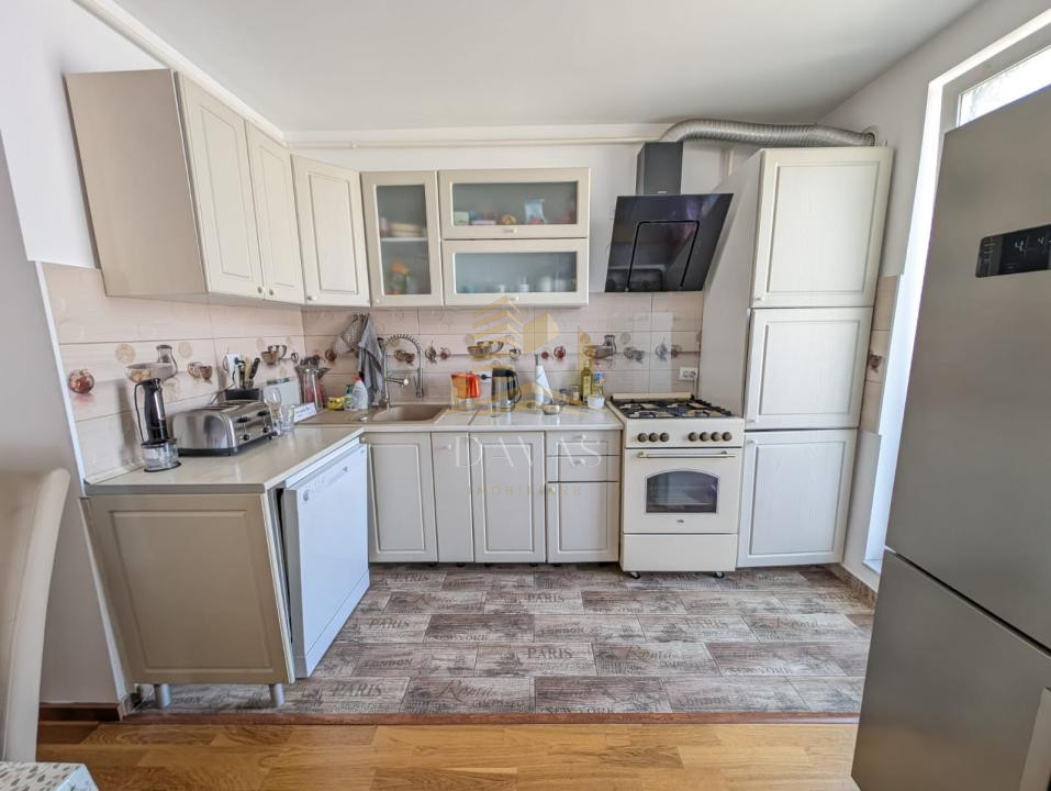 Apartament 3 camere semidecomandat+parcare inclusa in pret | Andrei Muresanu