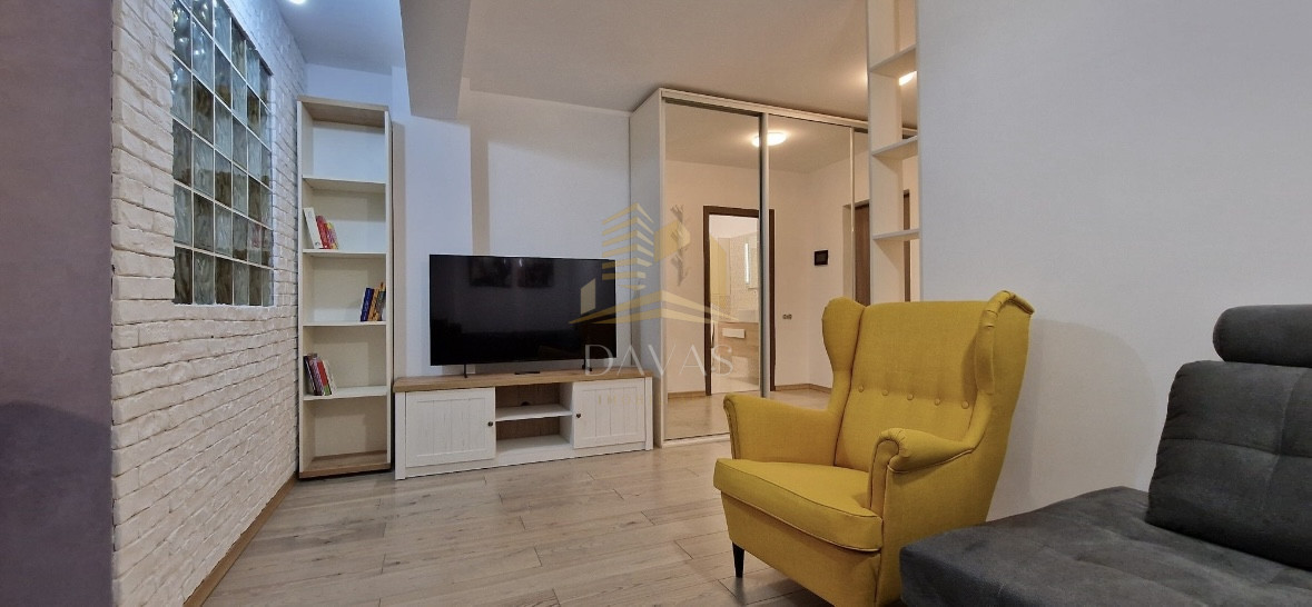 Apartament cu o cameră + nisa de dormit, semidecomandat | Iris
