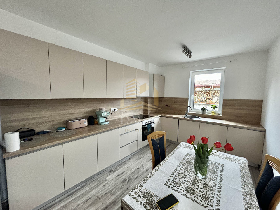 Apartament 2 camere de vanzare | Etaj intermediar | Parcare 