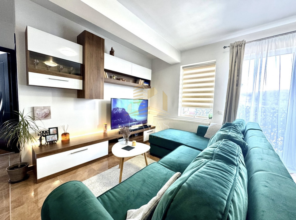 Apartament cu 3 camere semidecomandat | Zona Vivo | str. Razoare