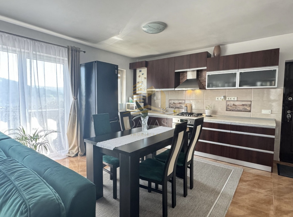 Apartament cu 3 camere semidecomandat | Zona Vivo | str. Razoare