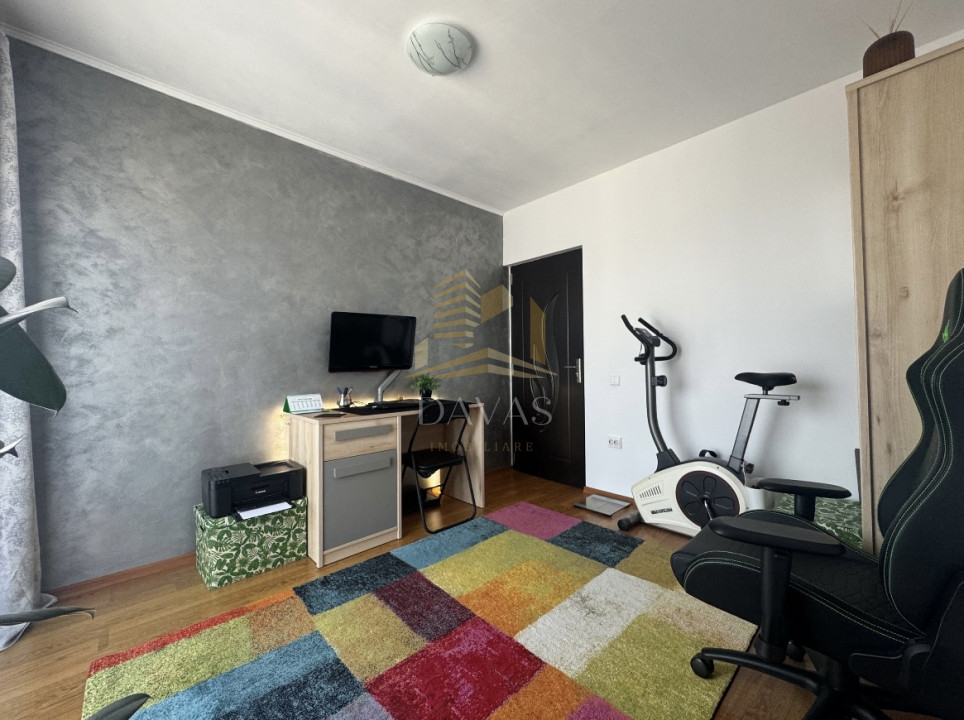 Apartament cu 3 camere semidecomandat | Zona Vivo | str. Razoare