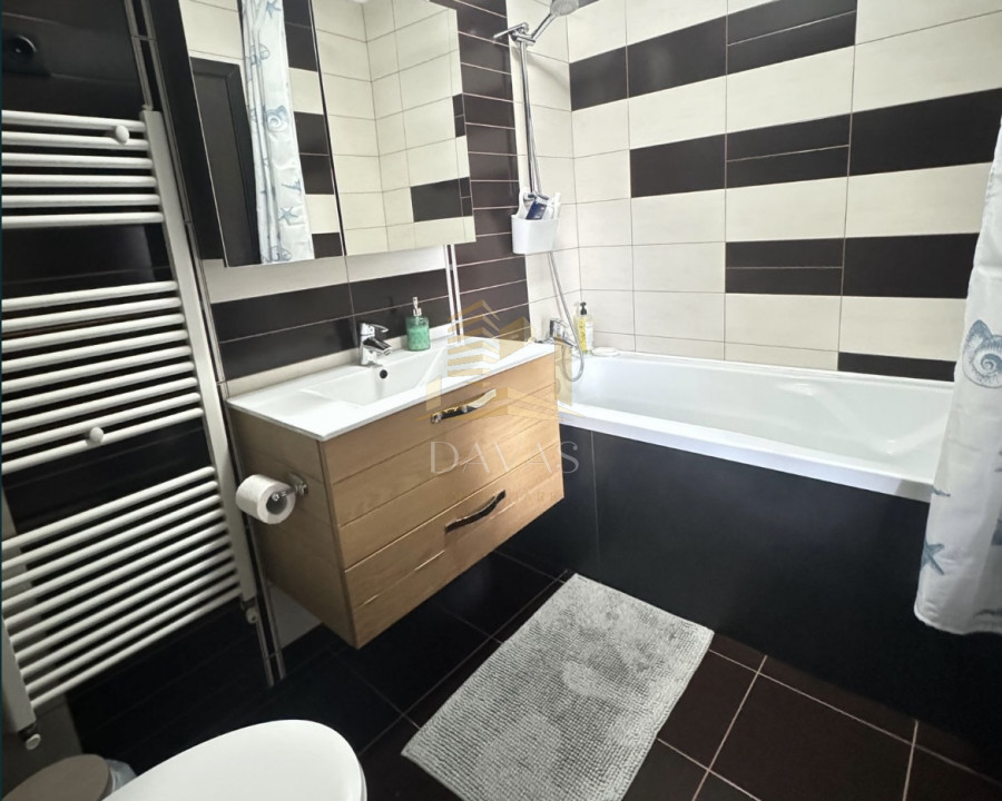 Apartament cu 3 camere semidecomandat | Zona Vivo | str. Razoare