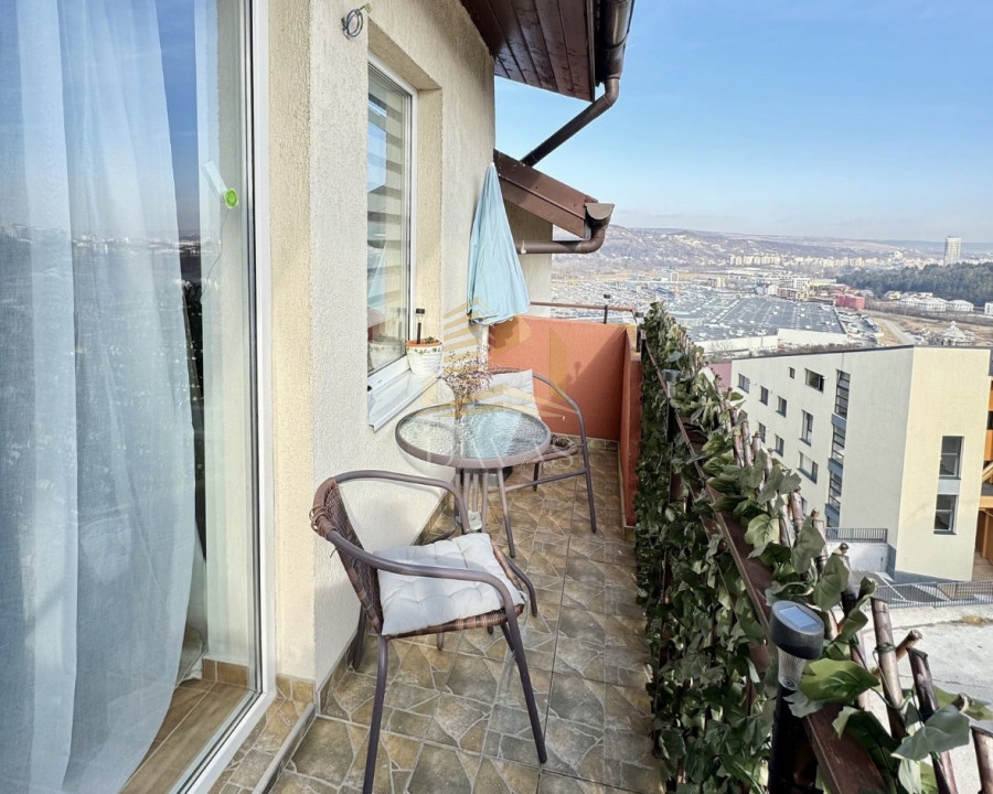 Apartament cu 3 camere semidecomandat | Zona Vivo | str. Razoare