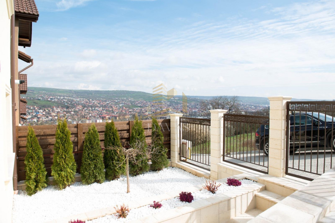 Casa de LUX 4 camere de inchiriat | Gruia | Piscina exterioara | Pet friendly